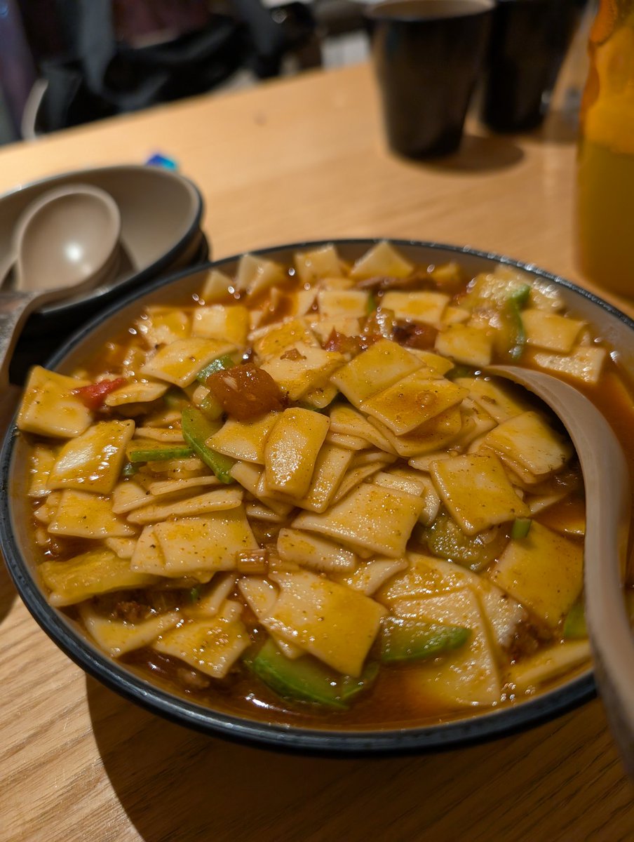 BlueHeartsUWS's tweet image. 連手 (connect hands) Lanzhou BBQ in #Nanshan #Shenzhen
Last dish was this chopped flat glutenous noodle dish. LOVED the mildly spicy flavor w/ zucchini slices. This is a winner!

兰州烧烤
深圳
連手
蘭州(兰州)BBQ
〆はこの切った麺
マイルドな辛さにズッキーニのスライス等入り風味抜群!