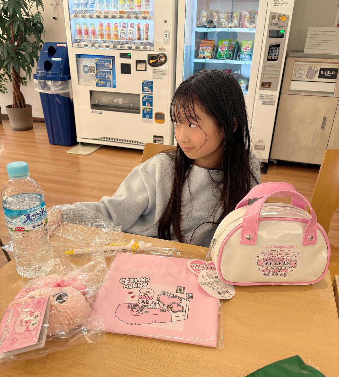 みんな昨日はお疲れ様🥰🍒ྀི

今日はみれぴばぁばがご褒美に色々連れてってくれてるよ💗

明日は、チームOエンタメ甲子園⚾️✨️出演させてもらいます🌈
楽しみです՞ ̥_  ̫ _ ̥՞♡

 #ちぃたんぼんばーずOSK 
 #エンタメ甲子園
 #アイドル