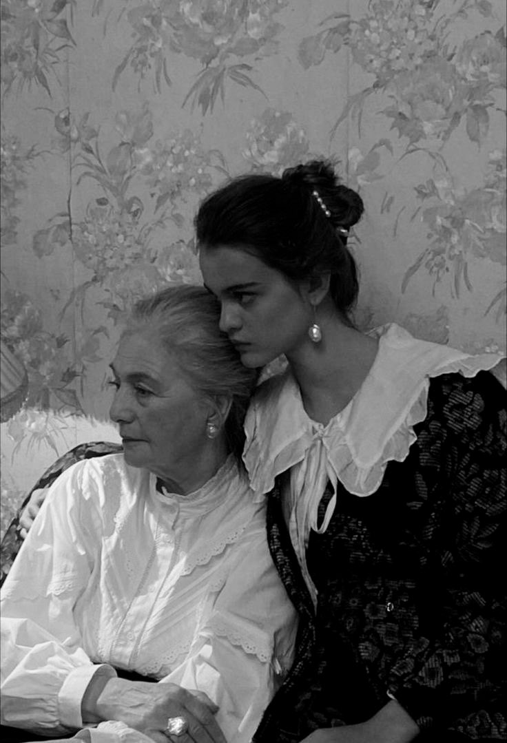 #يوم_الام

أمي… حين تُذكر تنحني الكلمات إجلالًا
 وتخفت كل المعاني أمام عظمتها