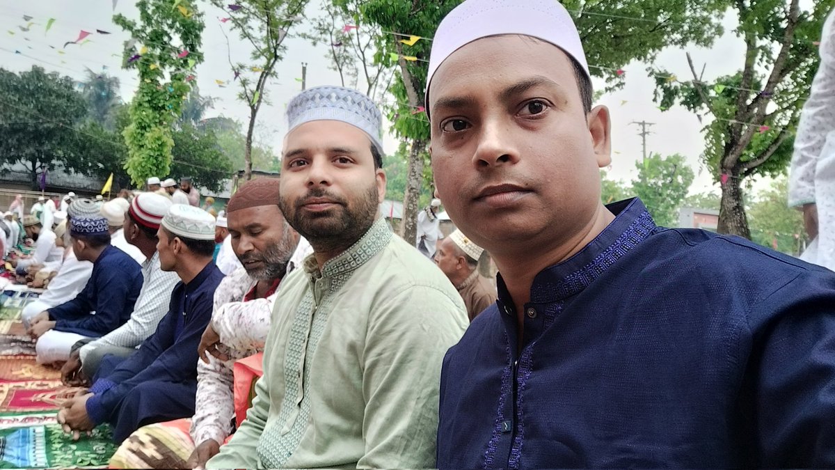 MdSumonislam727's tweet photo. দীর্ঘ এক মাস সিয়াম সাধনার পর, আমরা নিজেদের সুখ দুঃখ হাসি কান্না ভুলে গিয়ে। আপন পর সবাইকে সাথে নিয়ে আসুন আমরা পবিত্র ঈদুল ফিতরের জামাত আদায় করি। আমরা সকলেই একসাথে ঈদের আনন্দ ভাগাভাগি করি। 
ভুলে যাই আপন-পর দোষ-দুশমন। ভুলে যায় ধনী-গরীব সাদা কালোর পার্থক্য আমরা সকলেই সমান। https://t.co/wqDEbhGrdn