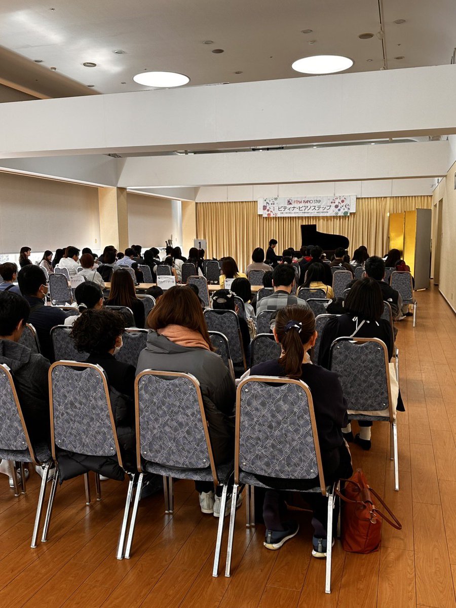 jusopiano's tweet photo. 昨日はピティナステップ千里3月地区のアドバイザー&トークコンサートを勤めました。
出演された皆様大変お疲れ様でした！素晴らしい演奏の数々に���わず聴き入ってしまいました。
トークコンサートではピアノ名曲コンサートと題して30分演奏致しました！曲のタイトルをイメージしながら聴いて頂けたなら幸いです。関西圏で演奏したのは12年ぶりだったので、沢山の方々に聴いて頂き嬉しかったです。