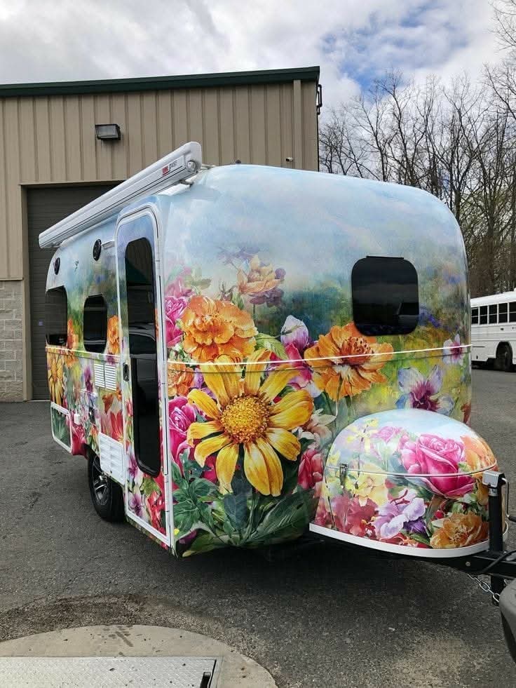 TheEnglishCarav's tweet image. Celebrate National Flower Day with a beautiful bouquet of your favorite blooms 💐💐🌺🌸🌹🌻🌼

#NationalFlowerDay #flowerstagram #caravan #floraldesign #floralcaravan