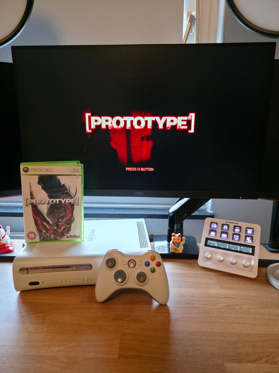 Benny_The_Nerd's tweet photo. [PROTOTYPE] auf der Xbox 360!

2009 war Alex Mercer der King der Zerstörung in NYC.

3 Facts:
1️⃣ Macher von #SimpsonsHitandRun! 🍩
2️⃣ In DE wegen der #Gewalt direkt auf dem #Index. 🚫
3️⃣ Das große #Duell gegen #inFAMOUS.

Team Alex oder Cole? 👇
#Prototype #Xbox360 #Gaming #Retro https://t.co/w42mUexbJK