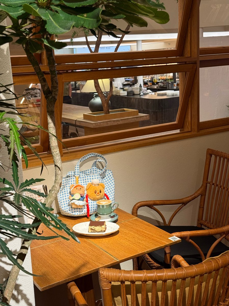 lydialawrence tweet media