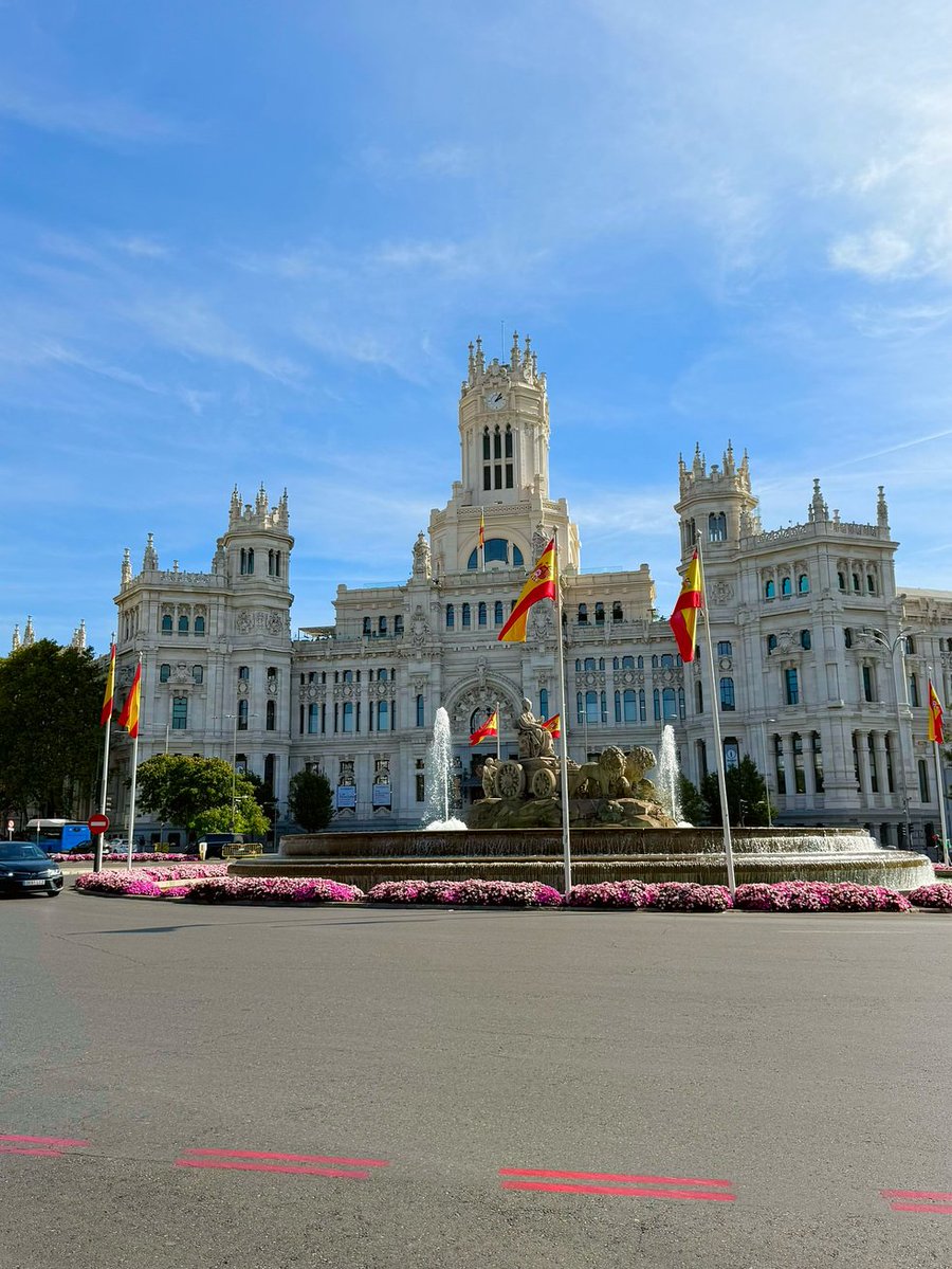 Land Lover tweet media