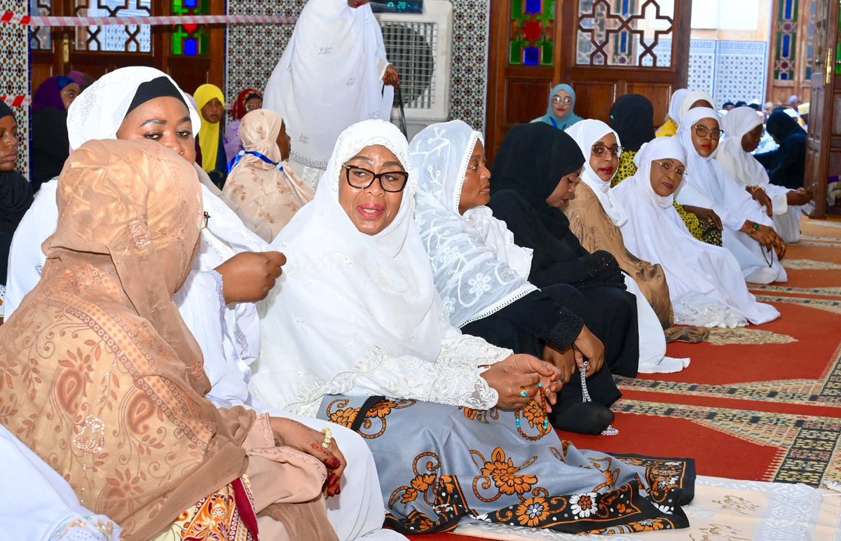 Rais wa Jamhuri ya Muungano
wa Tanzania, Mheshimiwa Dkt.
Samia Suluhu Hassan, ameshiriki swala ya Eid El-Fitri katika Msikiti Mkuu wa BAKWATA (Mfalme Mohamed VI), Kinondoni, jijini Dar es Salaam, tarehe 21 Machi, 2026.