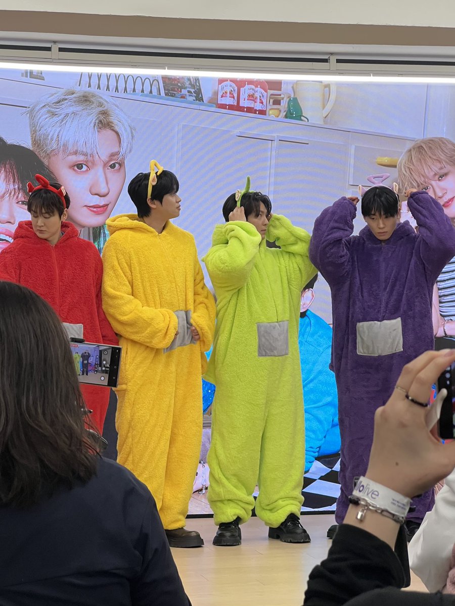 텔레타비들 알록달록 쏘큐티ㅠ.ㅠ❤️💛💚💜 #틴탑 #TEENTOP