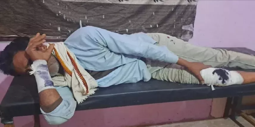 SudarshanNewsTV's tweet photo. गोवंशों को बांधकर वध की तैयारी में थे कट्टरपंथी; गोली खाकर पुलिस के हत्थे चढ़े सईद, नफीस, इस्लाम और वसीम... बचाई गई नन्हीं बछिया

#गो_तस्कर #CowSlaughter #गोहत्या #गोवंश #गो_तस्करी #CowSmuggler @shravastipolice @Uppolice  

https://t.co/74BlWXGSYt https://t.co/44hH4QZ3T1
