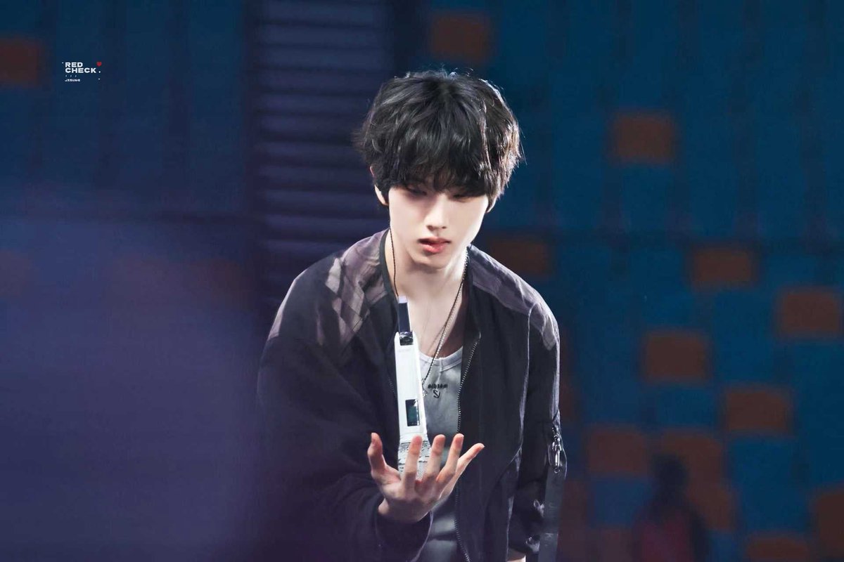 𝗥𝗘𝗗 𝗖𝗛𝗘𝗖𝗞 tweet media