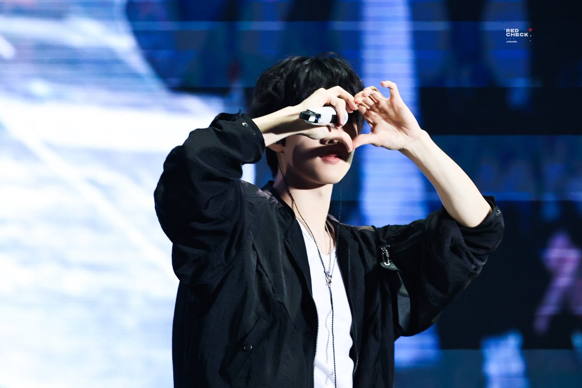 𝗥𝗘𝗗 𝗖𝗛𝗘𝗖𝗞 tweet media