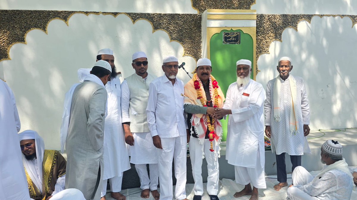 ಚಳ್ಳಕೆರೆ ನಗರದ ಈದ್ಗಾ ಮೈದಾನದಲ್ಲಿ ನಡೆದ ಪವಿತ್ರ ರಂಜಾನ್ ಹಬ್ಬದ ಪ್ರಾರ್ಥನೆಯಲ್ಲಿ ಪಾಲ್ಗೊಂಡು, ಸಮಸ್ತ ಮುಸ್ಲಿಂ ಬಾಂಧವರಿಗೆ ರಂಜಾನ್ ಹಬ್ಬದ ಶುಭ ಕೋರಿದೆನು.