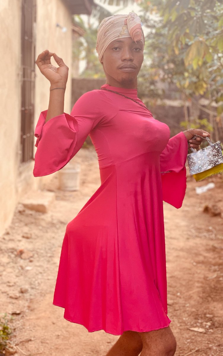 Shæædeê Bêe tweet media