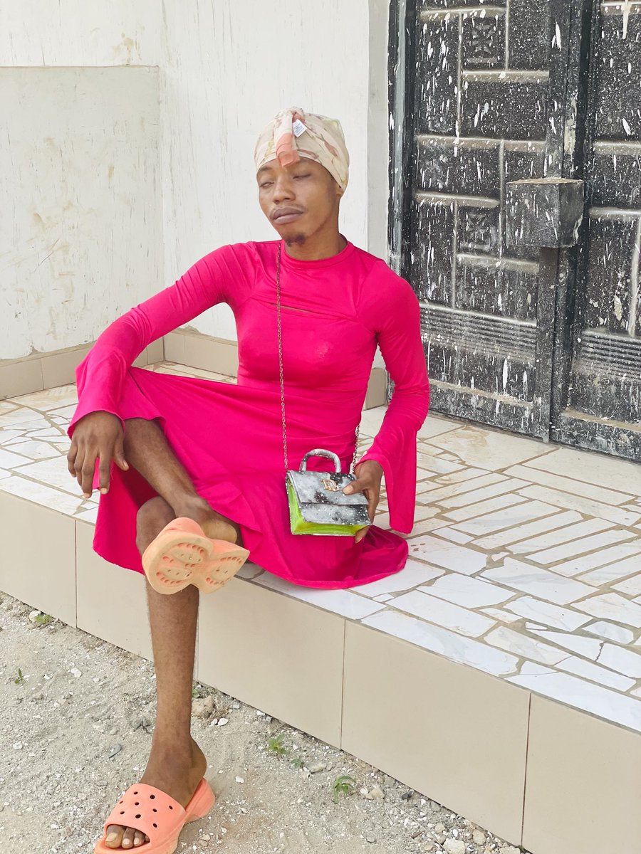 Shæædeê Bêe tweet media