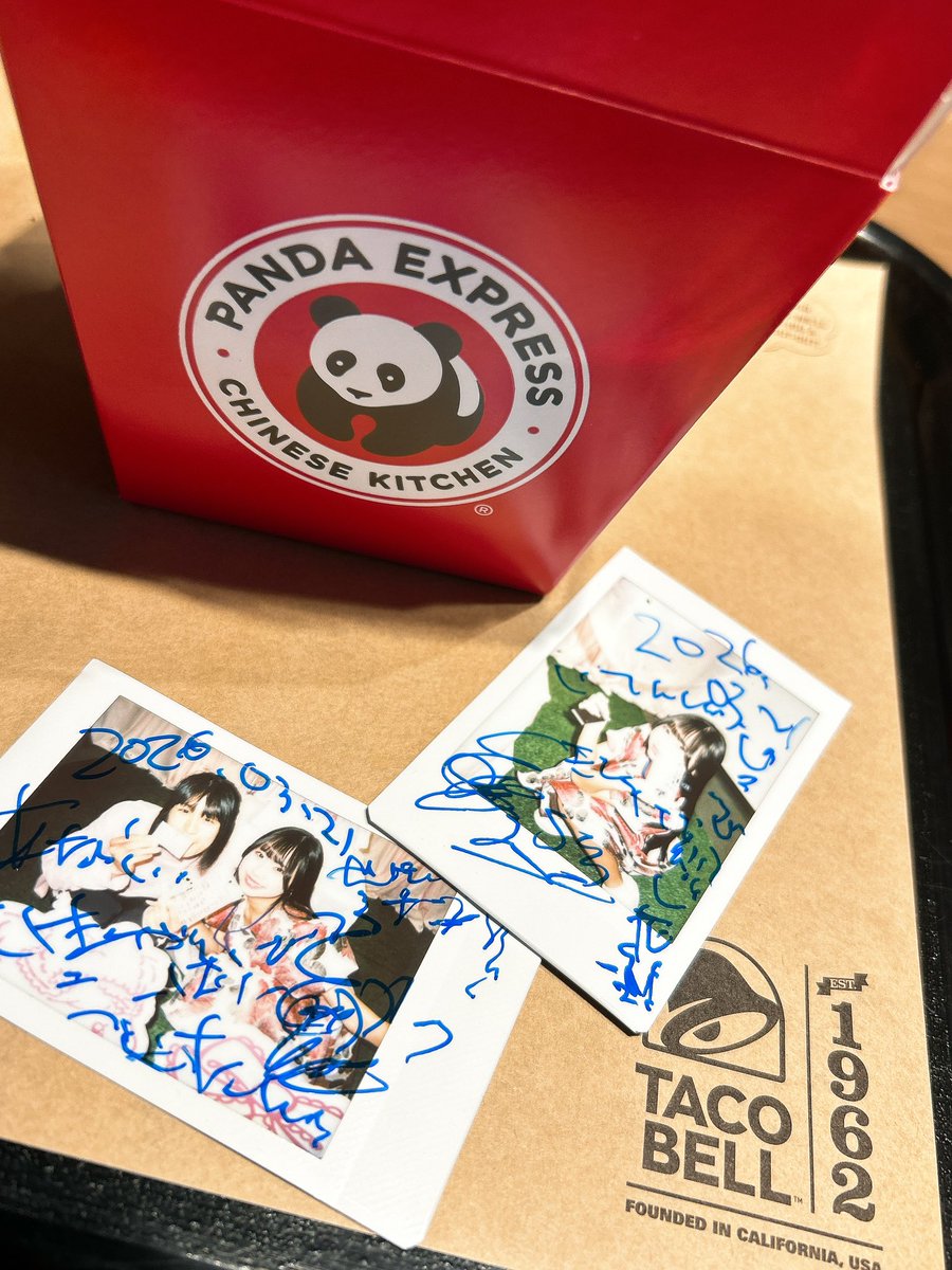 みーてゃ×やさうさちゃんPOPUPに行ってきました。

ピンク空間で目が癒されました。フォトスポットあるしワンパチ連れて行けばよかったな、、

あまね©︎かわいかった！いつ会っても変わらないね。久しぶりでｷﾝﾁｮしてしまった

チェキの落書き、相変わらず解読不能でかわいい、ラヴ。
