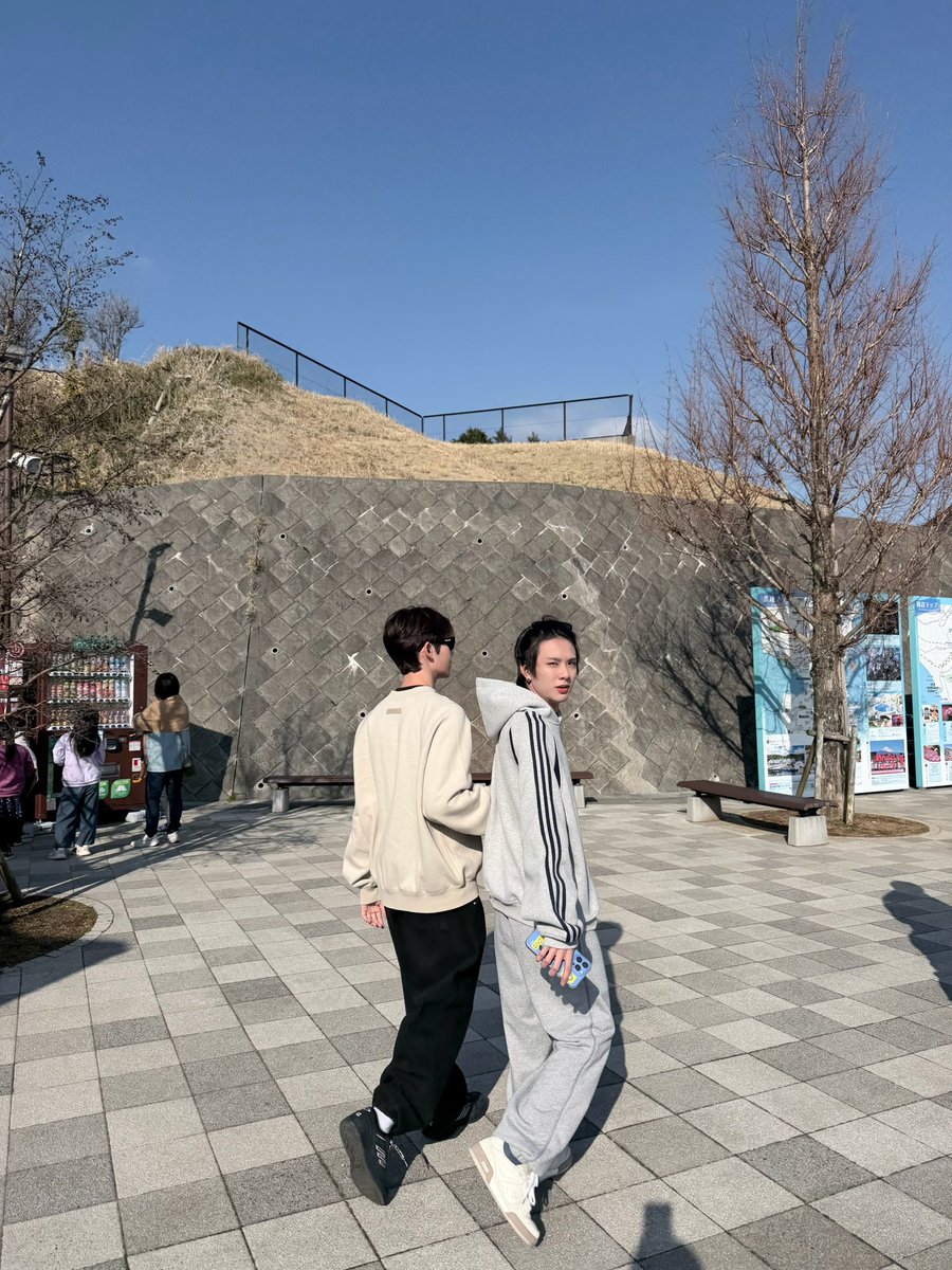 สองพี่น้องไอดอลแฟนบอย 🌟

#DMDChillDayInJapan