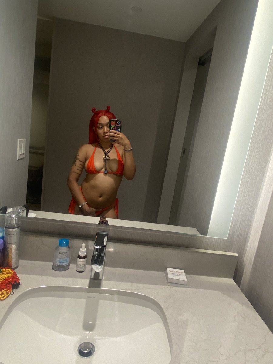 Exotic_pariss's tweet photo. Come for a late night swim dada💦💞😏 https://t.co/ghhxmZlyC7