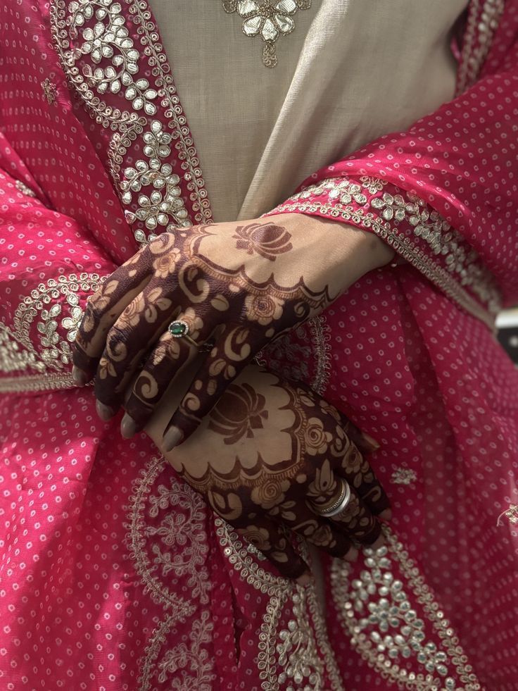 Naina...✌️ tweet media