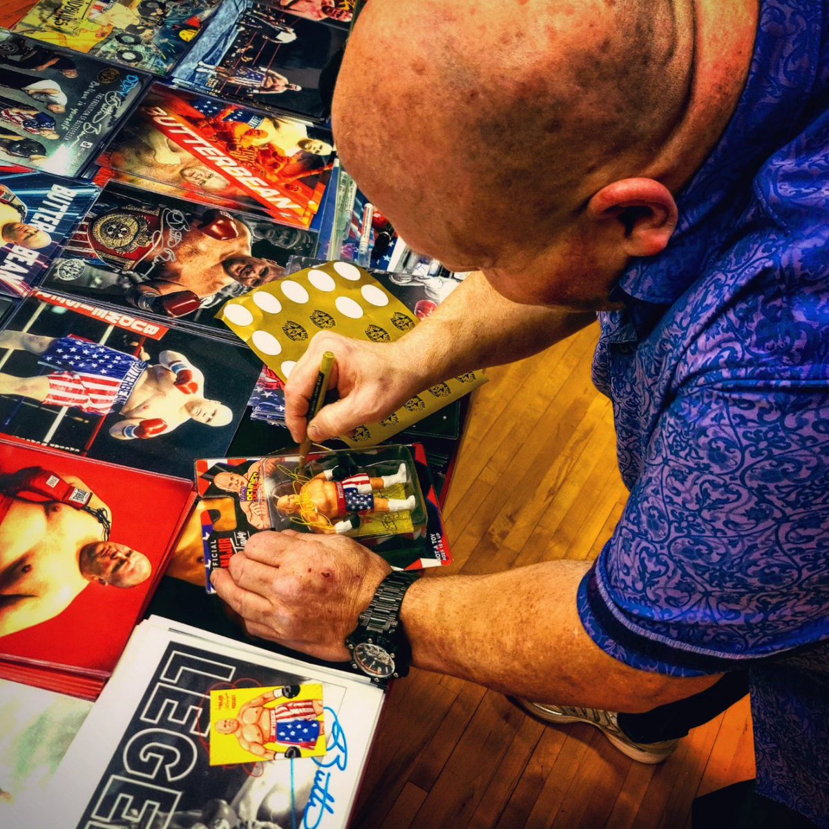 nedrolsma's tweet photo. 🥊🍩 Haymakers &amp; "Hertz Donuts" 🍩🥊
w/ @Realbutterbean1 &amp; @imsevenfeet aka "Marcus Eriksen" from @OfficialHIMYM
#mma #wwe #butterbean #imsevenfeet #himym https://t.co/c1uzgt1XzG