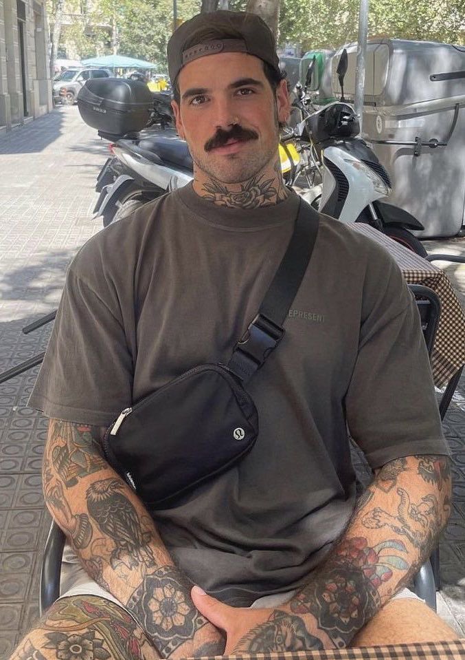 Male Central tweet media