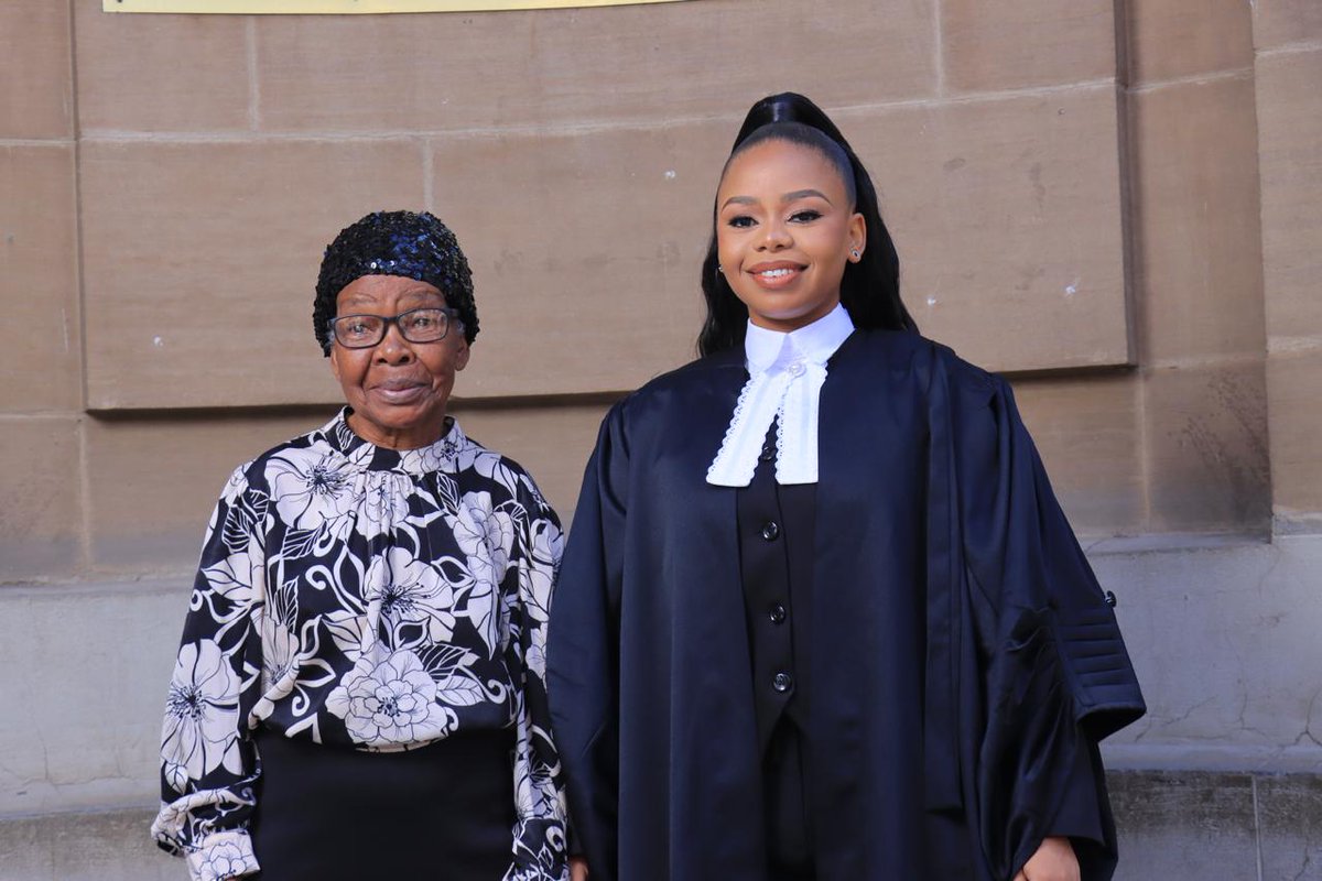 CliveRaSmith's tweet image. Never has an uncle been more proud of his niece's achievements! The amazing moment of the pupillage of Advocate MasEgo Mofokeng . I am humbled and grateful 🙏! Congratulations #Family #love and #achievements #Ramathibela #Ditlou #Bafokeng