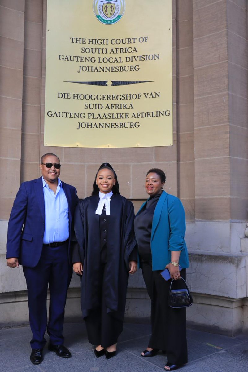 CliveRaSmith's tweet image. Never has an uncle been more proud of his niece's achievements! The amazing moment of the pupillage of Advocate MasEgo Mofokeng . I am humbled and grateful 🙏! Congratulations #Family #love and #achievements #Ramathibela #Ditlou #Bafokeng