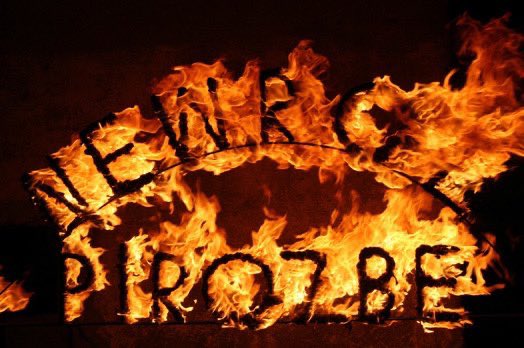 Taryaaaaa's tweet photo. Newroz pîroz be https://t.co/gsamGkBcRG