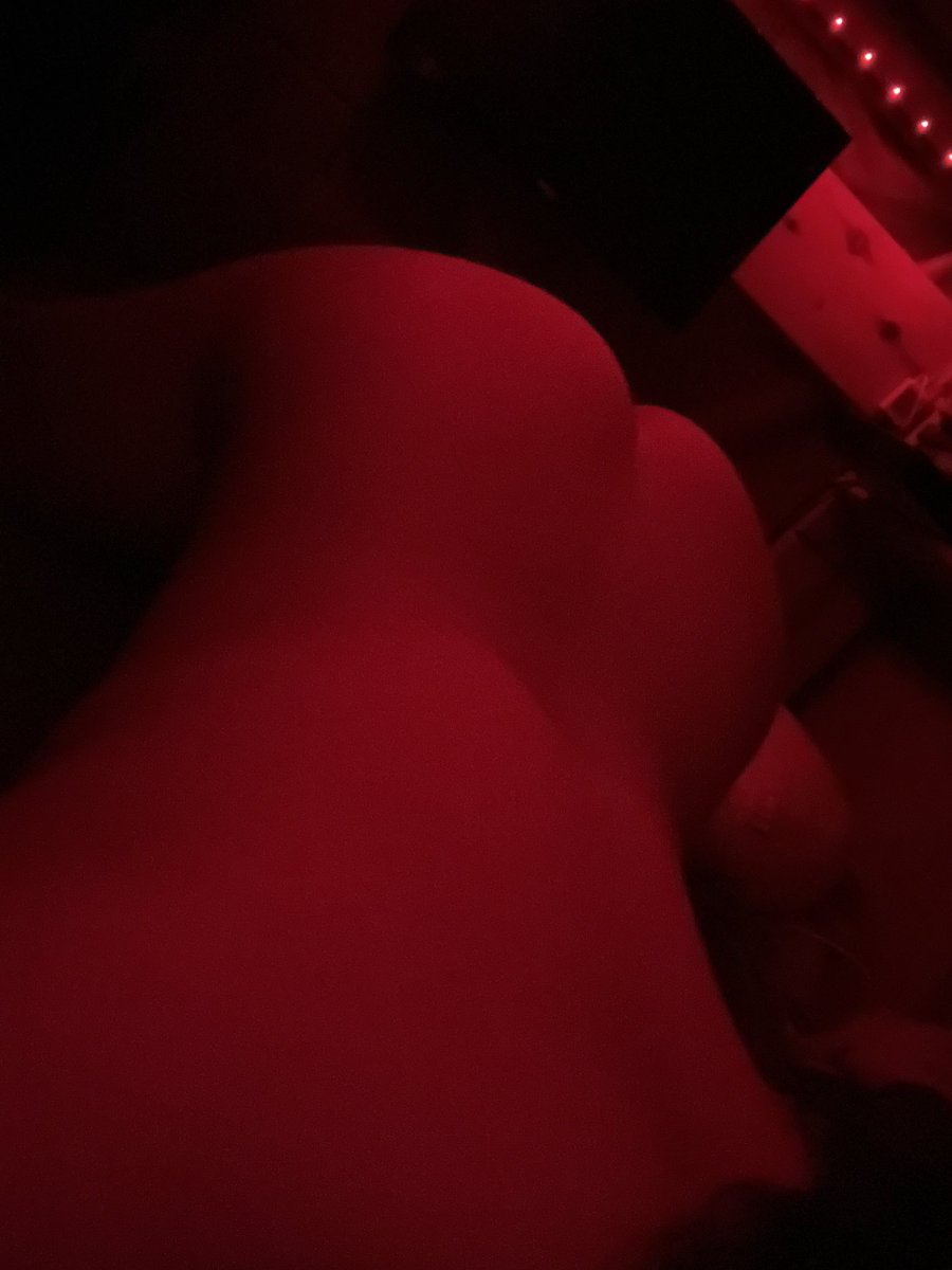bowwow2879's tweet photo. i need someone to eat my ass like now https://t.co/ZCNYVsC6k4