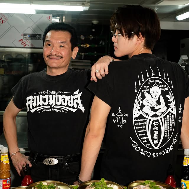 28pxxx's tweet photo. Leng with ceo deksomboon 🤗
#lengthanaphon #deksomboon https://t.co/qpqlHINRgR