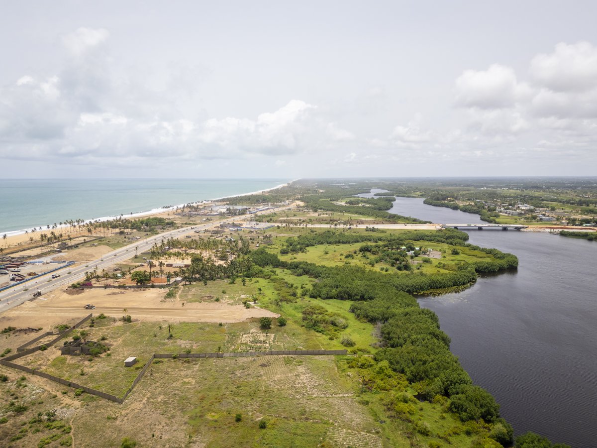 BM_Afrique's tweet photo. #Actu | Après le #Bénin et la #Mauritanie, le #WACA_Project ambitionne de s’étendre en Afrique de l’Ouest avec des objectifs clairs pour le littoral :
🛡️ Protéger + 1,3 M d'ha d'espaces marins.
💼 Créer + 50 000 emplois dans l'économie bleue.
Lire : https://t.co/qqbKJ9zmaG https://t.co/9sYoNnO5m2