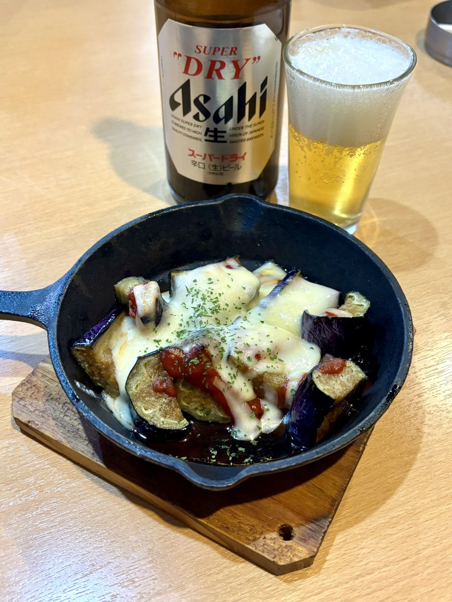 大衆酒場譲🍺
コレが譲の唐揚げだ‼️
もやし炒めは豚骨スープで炒められてモリモリ食える。