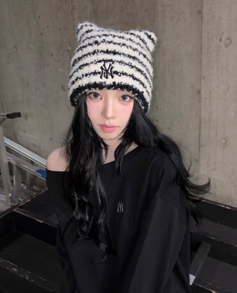 xchxxmi's tweet photo. ส่งต่อ beanie NY plush &amp; striped meow หมวกหูแมว มือ1 แค่ลองใส่ ✨990รส.✨ 

#พรีเกาหลี #พรีออเดอร์เกาหลี #mlb #mlbthailand #ส่งต่อเสื้อผ้า #เสื้อผ้ามือสอง #stylistshop #ส่งต่อเสื้อผ้ามือ2 #ส่งต่อstylish https://t.co/shdm4zbV6W