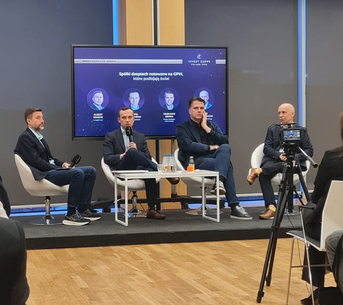 Longterm44's tweet image. Wczoraj miałem wielką przyjemność prowadzić 2 panele dyskusyjne podczas
 @InvestCuffs Pierwszy o AI z Pawłem Wieczyńskim @DataWalk Arturem Trunonowiczem @asseco_pl Drugi o #DeepTech ponownie z Pawłem Wieczyńskim #DataWalk Grzegorzem Brona @CreotechSa @CreotechQuantum i Arturem
