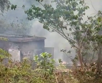 Odishaepaper's tweet image. ପିପିଲି: ବାଣ ଗୋଦାମରେ ଭୟଙ୍କର ଅଗ୍ନିକାଣ୍ଡ
-ବାଲିପାଟଣା ଥାନା ବାଲିକୁଦା ପାଟଣା ଅଞ୍ଚଳରେ ଅଗ୍ନିକାଣ୍ଡ
-ଭାଙ୍ଗି ଯାଇଛି ଘରର ଛାତ, କେହି ଆହତ ହୋଇନାହାନ୍ତି
-ନିଆଁକୁ ଆୟତ୍ତ କଲା ବାଲିପାଟଣା ଅଗ୍ନିଶମ ବାହିନୀ
-୨ରୁ୩ ଲକ୍ଷ ଟଙ୍କାର ବାଣ ପୋଡି ନଷ୍ଟ 

#Pipili #FireIncident #CrackerShopFire #odishanewsepaper