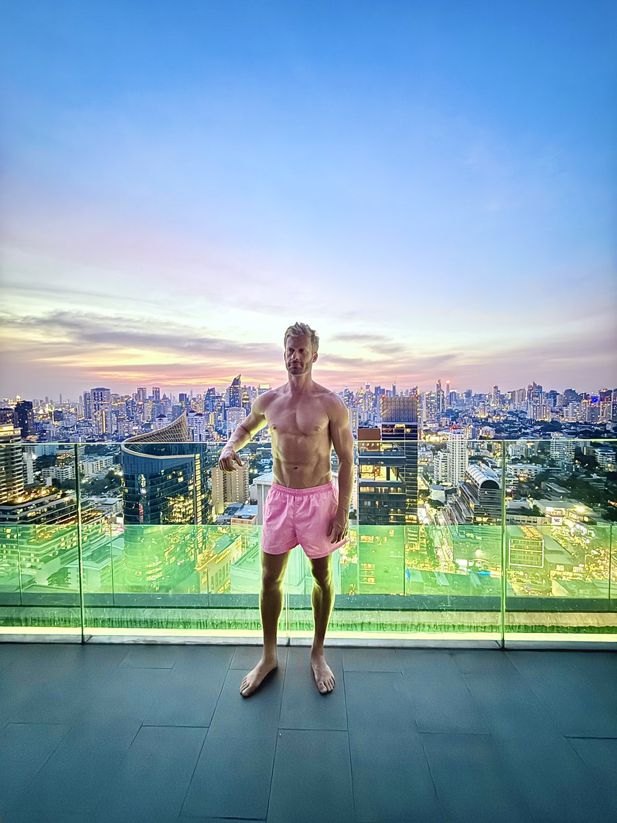 Blond Aryan King tweet media