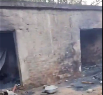 Odishaepaper's tweet image. ପିପିଲି: ବାଣ ଗୋଦାମରେ ଭୟଙ୍କର ଅଗ୍ନିକାଣ୍ଡ
-ବାଲିପାଟଣା ଥାନା ବାଲିକୁଦା ପାଟଣା ଅଞ୍ଚଳରେ ଅଗ୍ନିକାଣ୍ଡ
-ଭାଙ୍ଗି ଯାଇଛି ଘରର ଛାତ, କେହି ଆହତ ହୋଇନାହାନ୍ତି
-ନିଆଁକୁ ଆୟତ୍ତ କଲା ବାଲିପାଟଣା ଅଗ୍ନିଶମ ବାହିନୀ
-୨ରୁ୩ ଲକ୍ଷ ଟଙ୍କାର ବାଣ ପୋଡି ନଷ୍ଟ 

#Pipili #FireIncident #CrackerShopFire #odishanewsepaper