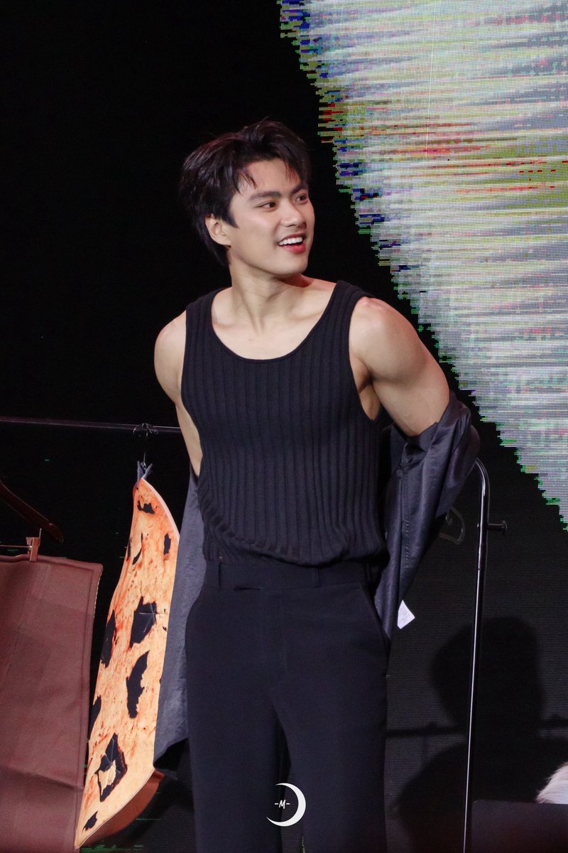 Cathylotus💚❤️🧡💙 tweet media