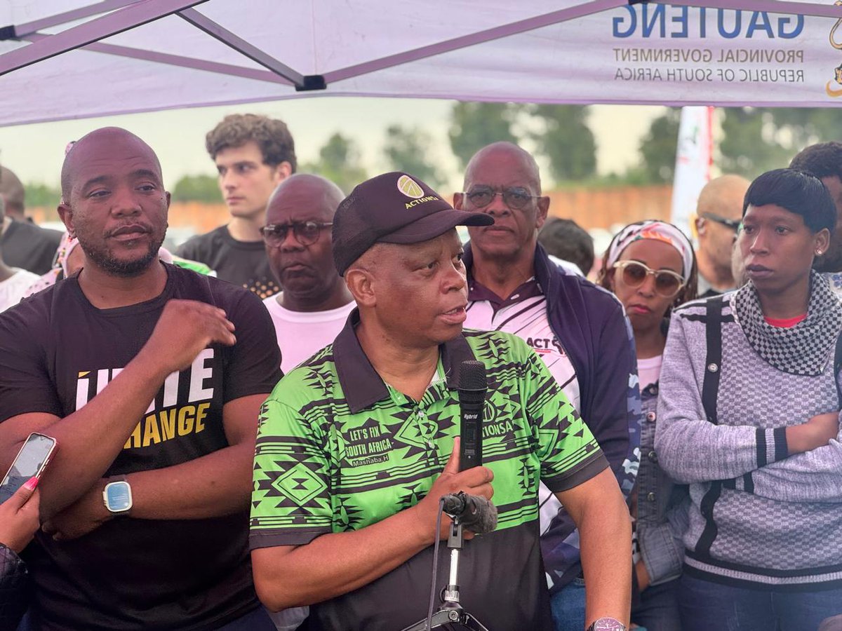 actionsajhbcoms's tweet photo. [HAPPENING NOW] @Action4SA Joburg Mayoral Candidate @HermanMashaba joins leaders at Phelandaba Cemetery, Sharpeville, to honour victims of the Sharpeville Massacre. Remembering the 69 lives lost as SA reflects on justice, dignity &amp; freedom.

#Sharpevilleday https://t.co/lM1B8R5Go7