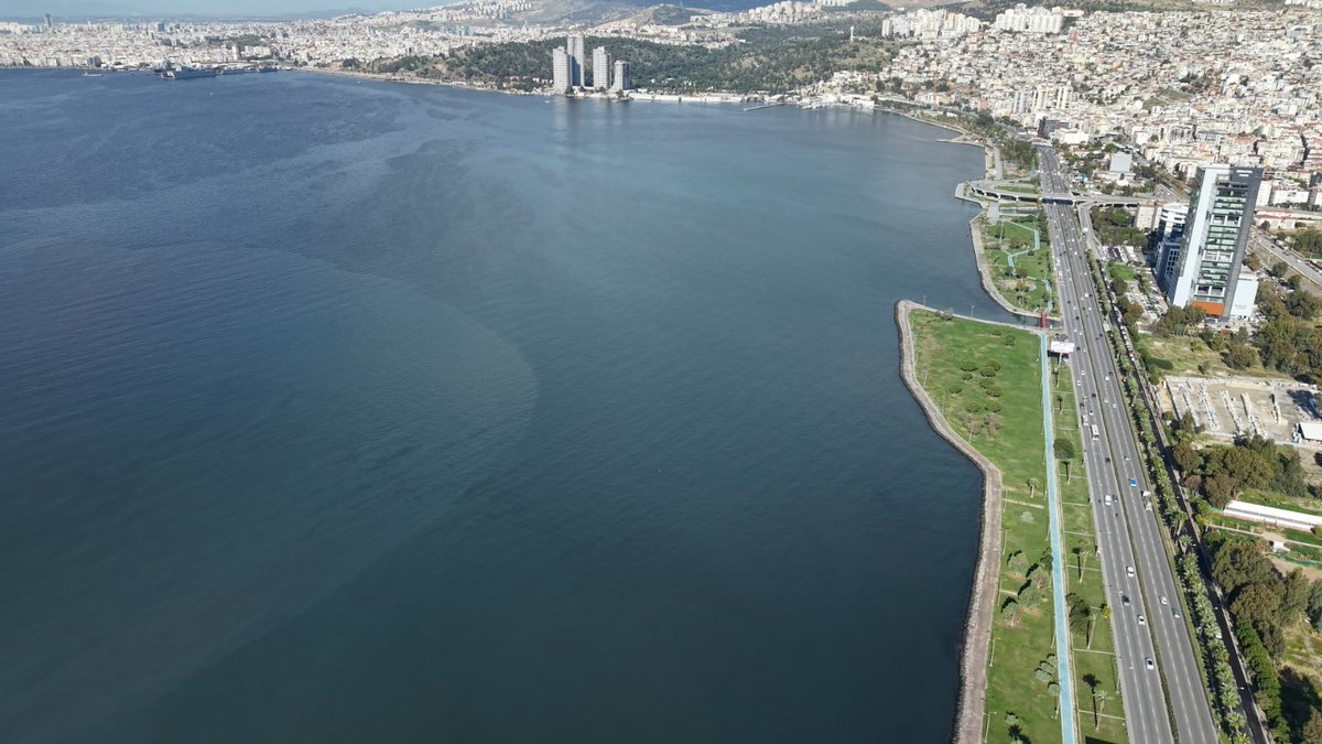 izmir's tweet photo. Ege Üniversitesi Ziraat Fakültesi'nden Prof. Dr. Yusuf Kurucu:
"Gediz Nehrinde durum ciddi. Üç aylık veriler, aralık ve ocak'ta tonlarca azot ve fosforun İzmir Körfezi’ne aktığını gösteriyor. Nehir, geçmişte can verdiği arazileri artık tehdit etmekle kalmıyor, körfezin canlı rezervuarı da olumsuz etkiliyor"