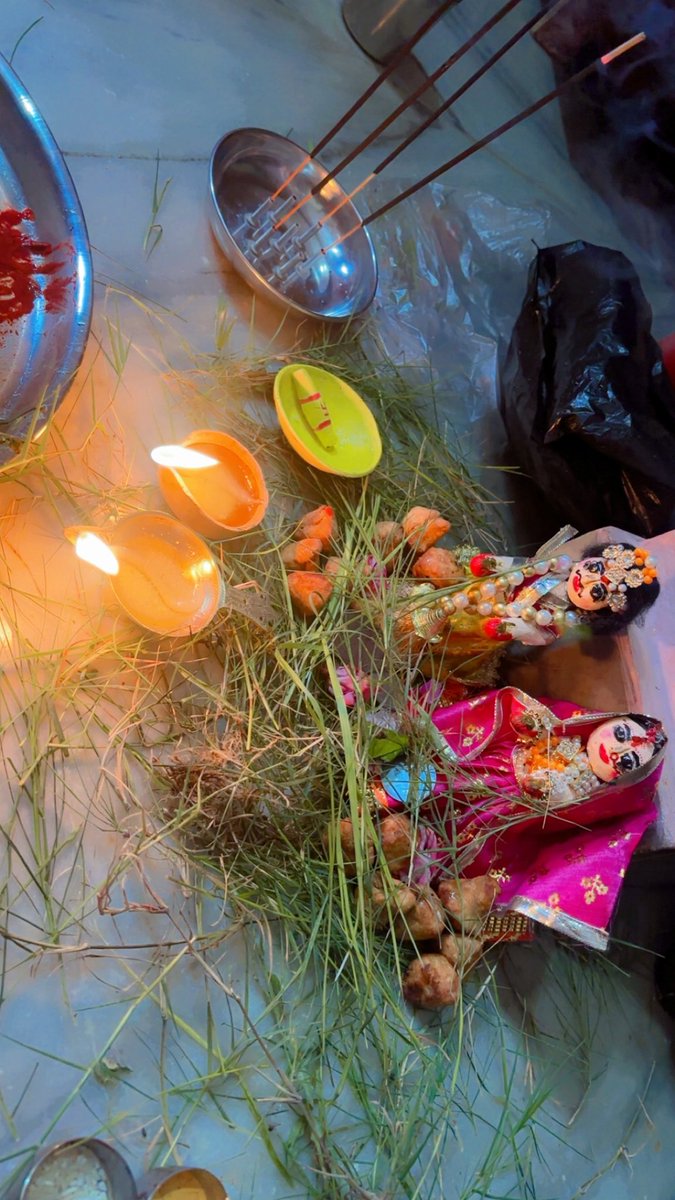 nidhiiisharmaaa's tweet photo. How do i explain these all to a Non-Marwadi?😭❤️ https://t.co/3x2hR1Lfx1
