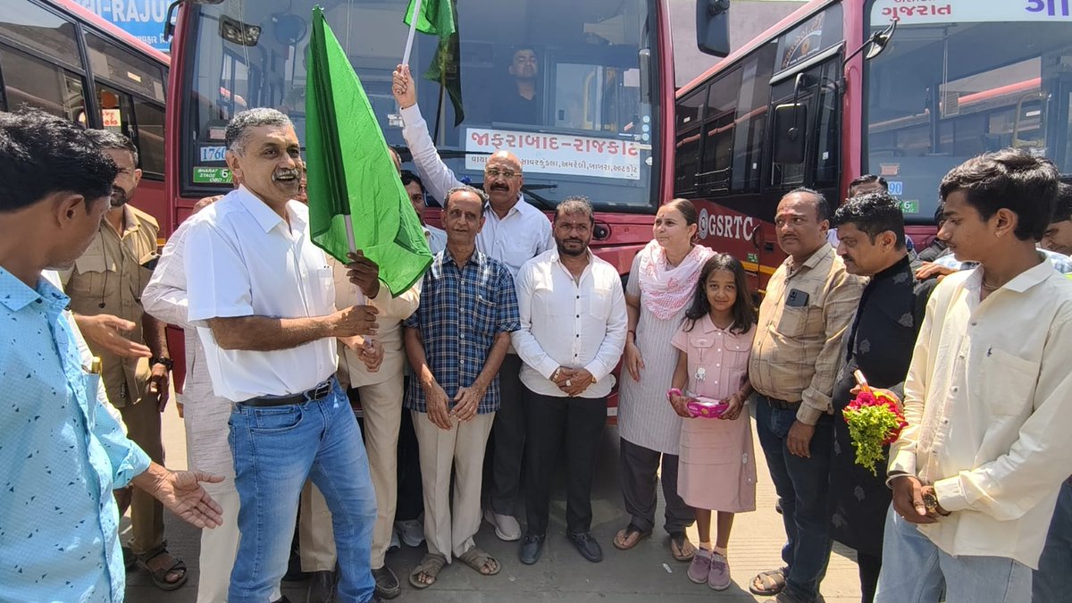આજરોજ રાજુલા ડેપો ખાતે રાજકોટ,કૃષ્ણનગર રૂટમાં ફાળવેલ નવીન ૦૪ ગુર્જરનગરી વાહનોનું ધારાસભ્ય શ્રી હિરાભાઈ સોલંકી સાહેબના વરદ હસ્તે, ડેપો મેનેજરશ્રી, સ્થાનિક આગેવાનો તેમજ મુસાફર જનતાની હાજરીમાં લોકાર્પણ કરવામાં આવ્યું.