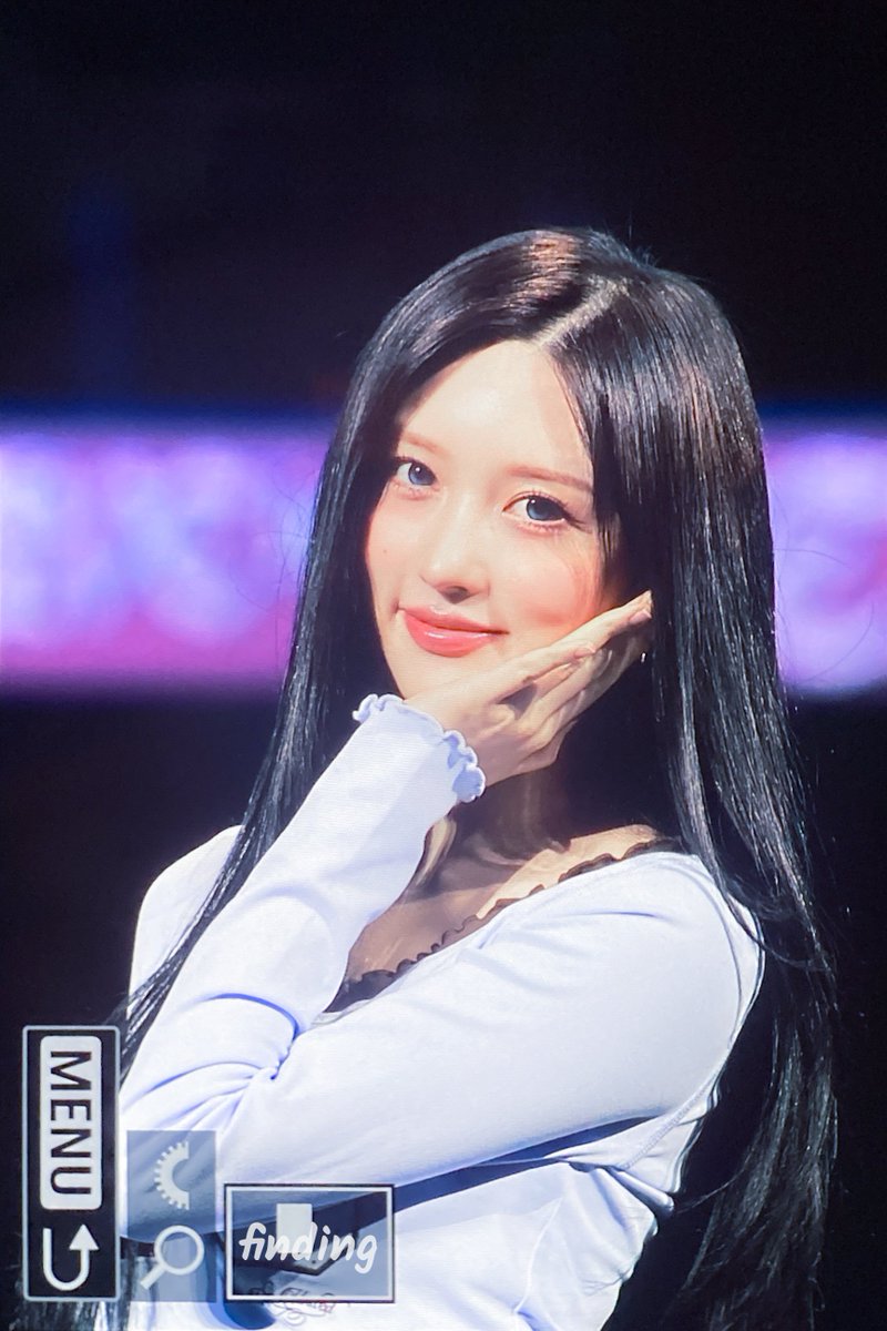 𝗳𝗶𝗻𝗱𝗶𝗻𝗴 tweet media