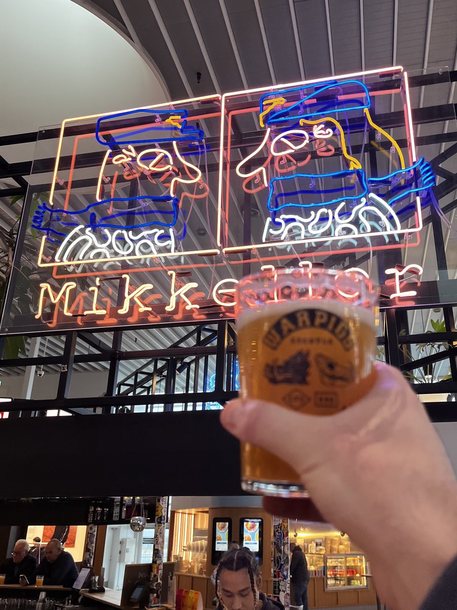 Batman z piwkom tweet media