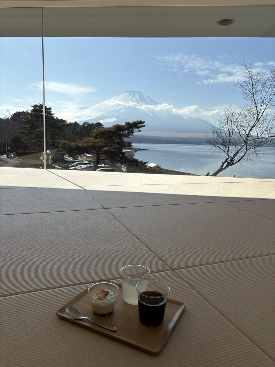 oka_neppa's tweet photo. その25🐥CYCL
富士山のお膝元のサウナ🗻フィンランド式の賑やかなサ室で2種類のロウリュウの香りに癒されて☺️🌿
外気浴から見える富士山かっこよかったな〜終わったあとは上の畳で富士山見ながらプリンでティータイム🍮☕️いつまでも見てられる、美しい施設でした☺️
#サ旅
#CYCL https://t.co/98NHiqa0ln