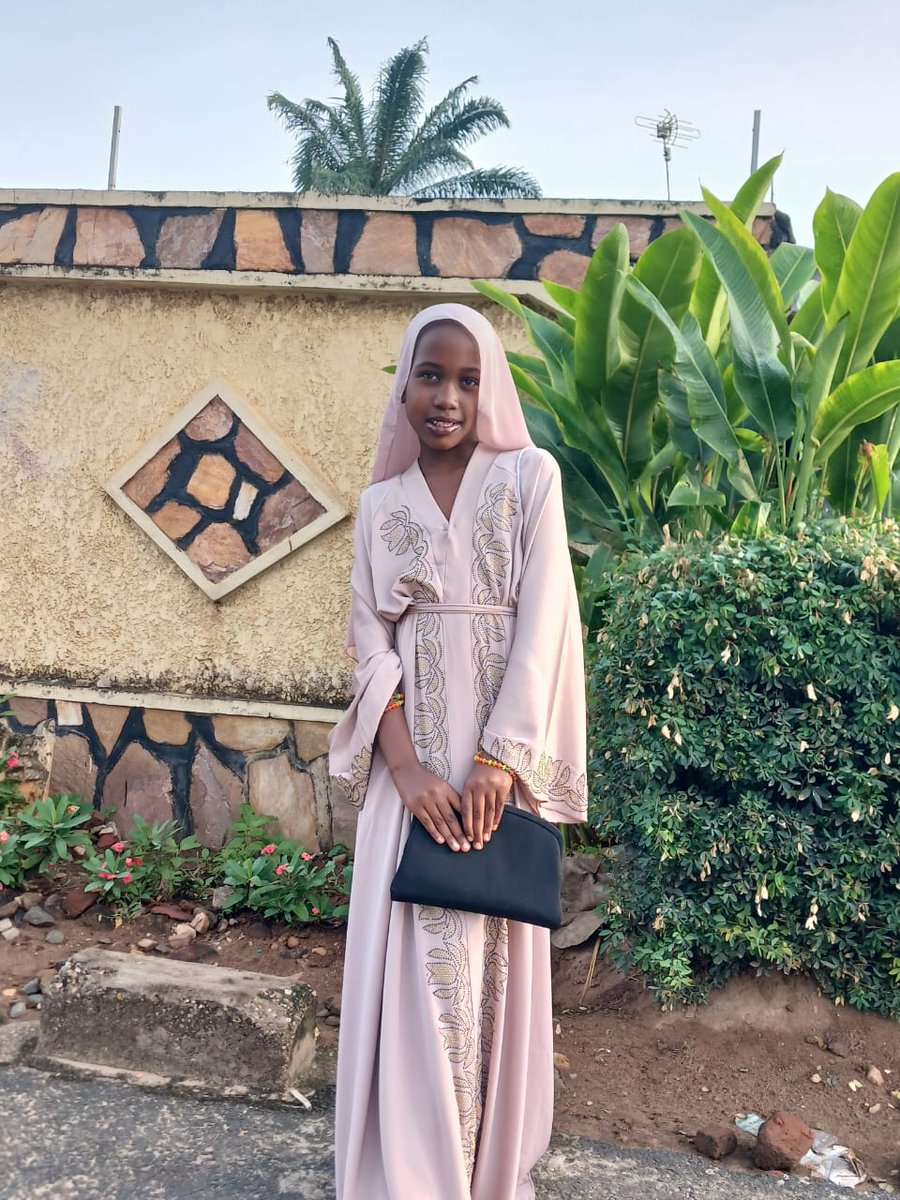 A day late, but this how my dad and my siblings (in Burundi) dressed up for #Eid this year. As you can see, uMam' Ncane doesn't play when it comes to colour coordination 🔥

#EIDMUMARAK #EidKareem #EidBlessings