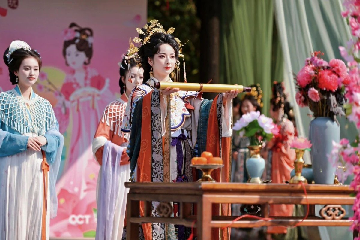 iGuangdong's tweet image. #Kaleidoscope | Spring is in full bloom across Guangdong, with flowers and festivals lighting up the season. 

📍 Baomo Garden
📍 Eighteen Arhats Mountain Forest Park
📍 Gankeng Ancient Town
📍 Zhan Yuan
📍 Xinghu Scenic Area

#SpringGetaway #FlowerSeason #Travel #ChinaTravel