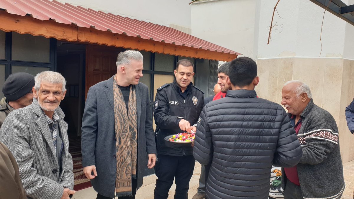 Kaymakamımız Sayın Fatih KARAMAHMUT, İlçe Emniyet Amiri Murat DÜZ ile birlikte Ramazan Bayramı vesilesiyle Kongul Mahallesi’nde vatandaşlarımızı ziyaret etti.