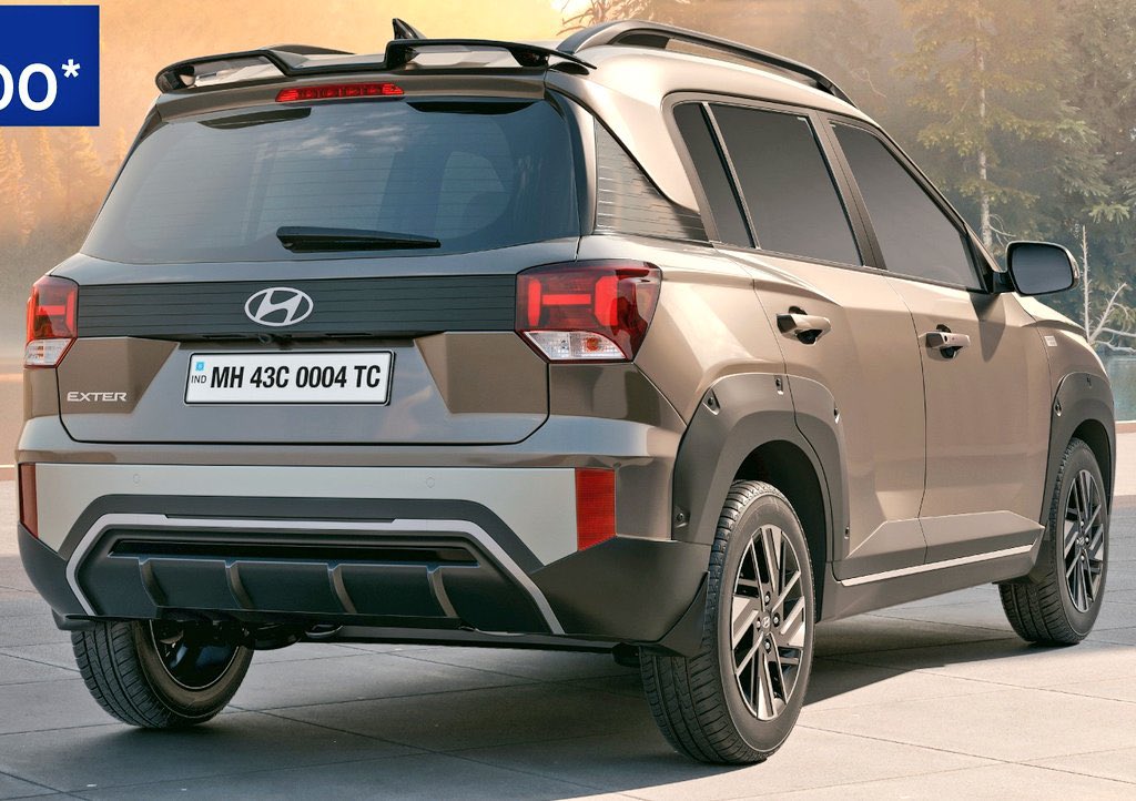 Hyundai Exter Facelift Launch!

₹5.80L – ₹9.42L

Fresh look, same engine!
✅ New bumpers + grille
✅ 15” alloys + split spoiler
✅ Navy Blue dual-tone interior
✅ D-cut steering + metal pedals 

⚙️ 1.2L Petrol (83hp) – MT/AMT
🔹 CNG option available

#HyundaiExter #CarUpdates