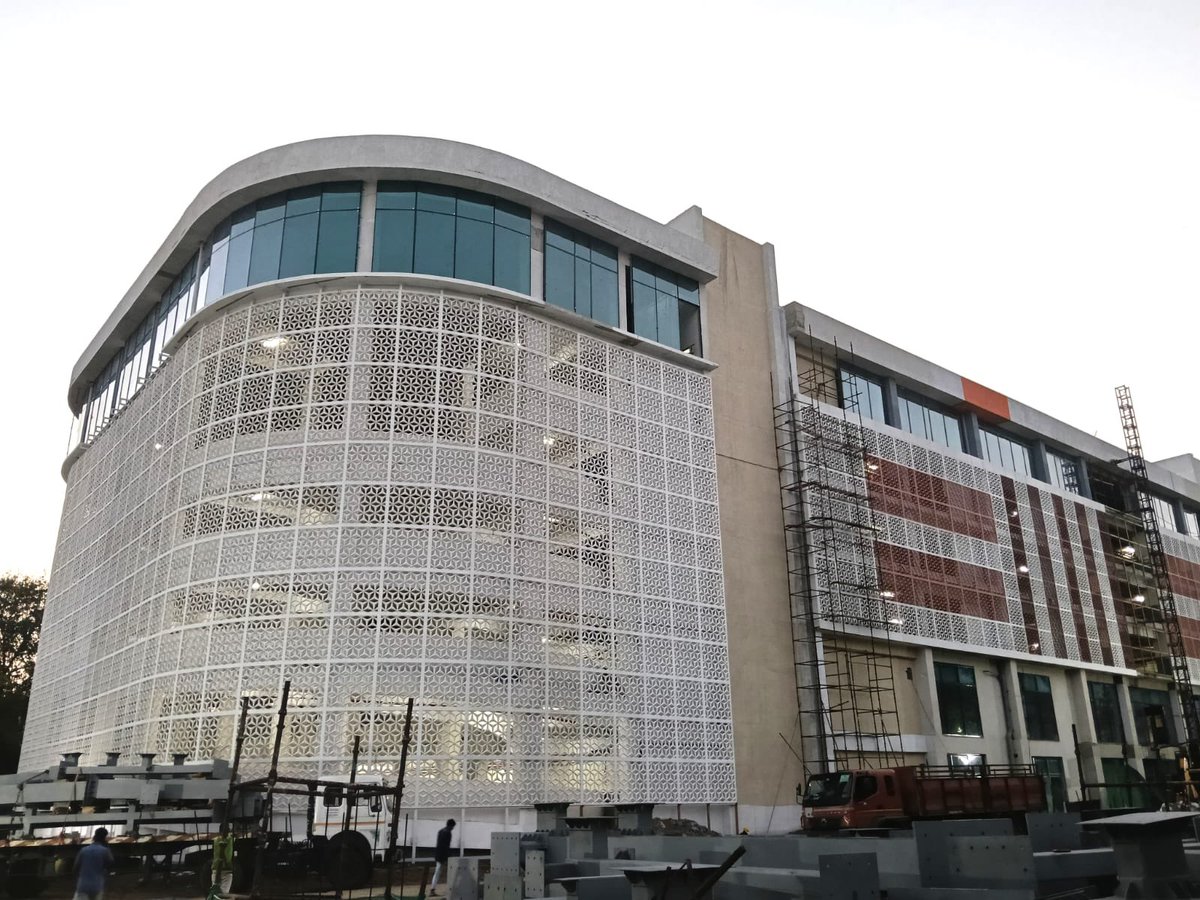 UpdatesChennai's tweet image. Status of the new Chennai Egmore Multi Level Car Park. It can hold 210 cars and 240 two-wheelers. Also has a budget hotel with a banquet hall on the 5th floor... #Chennai #Projects