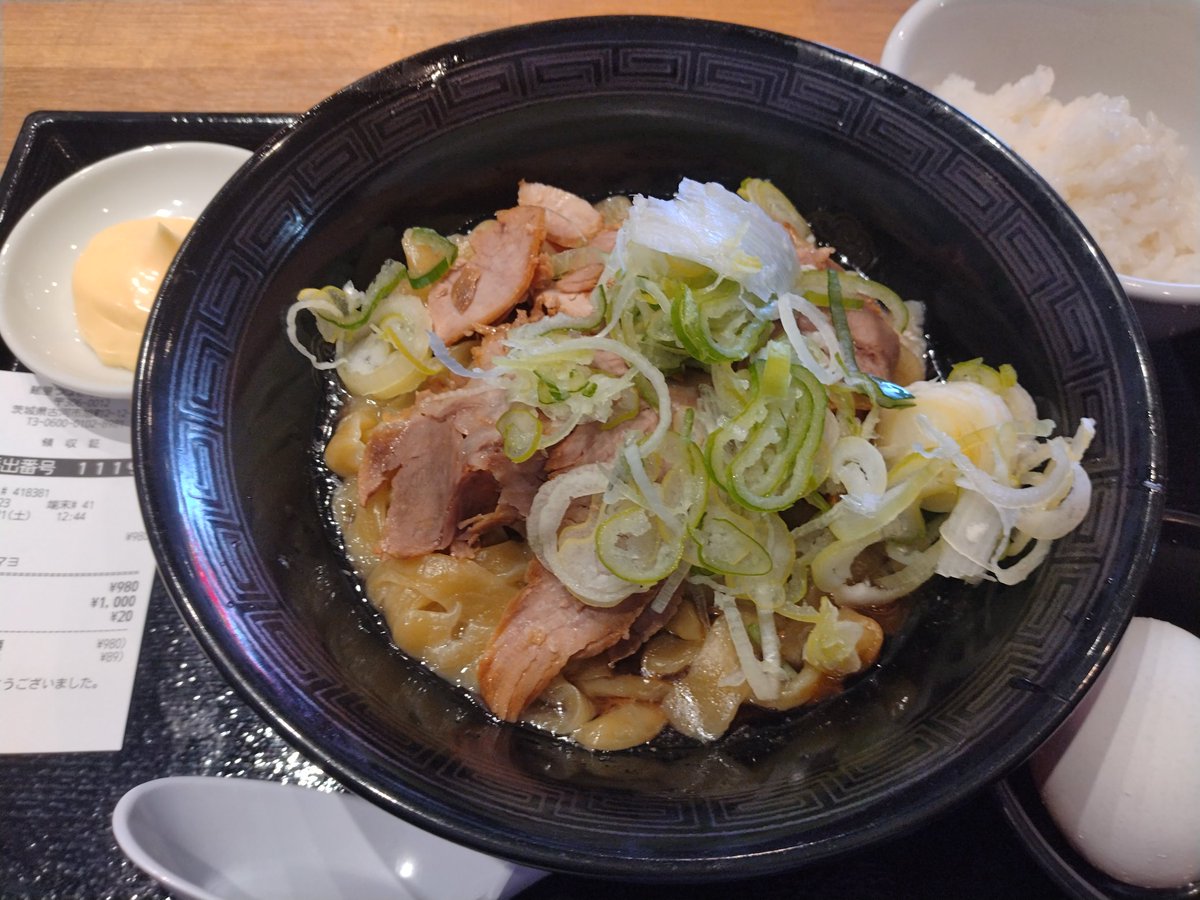 surusuru823's tweet photo. 麺屋つばき亭古河店
　油そば+マヨ増し
次男も帰ってたので久々に家族4人でランチです。
家からめちゃ近く2週間前開店したさつき亭は資本系ですかコスパ良くめちゃ安。
それでいて美味しいので重宝。
今日も安くて美味しくて大満足でした。 https://t.co/ZviErjZNRr
