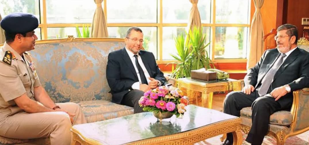 حكومة هشام قنديل على عهد الدكتور مرسى 
مع الدعم إقترحت غلق المحلات العاشرة وتخفيض المكيفات درجة
 فسخروا وقالوا مش أد الشيلة ما تشيلش، فأخرسهم الله بالتاسعة وظلام الشوارع مع غلاء الكهرباء
رحم الله د #محمد_مرسي 
وفك أسر #هشام_قنديل 
وجميع المعتقلين يارب العالمين